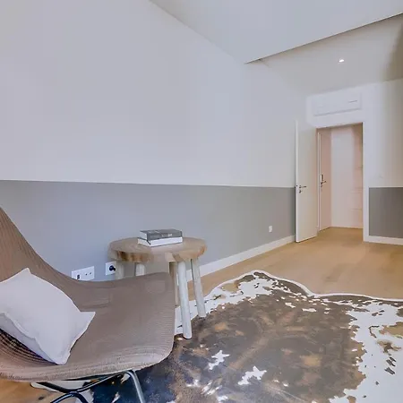 Feels Like Home Salitre Modern Garden Apartment *