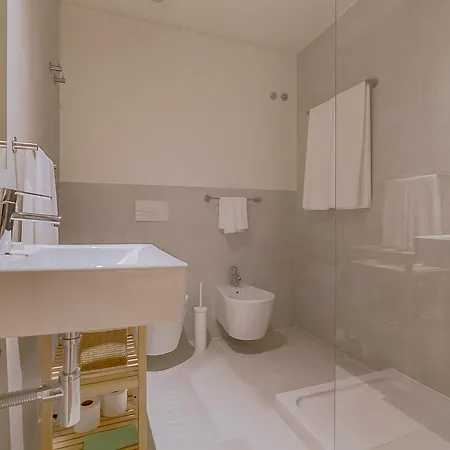 Appartement Feels Like Home Salitre Modern Garden Apartment *